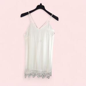 Honey Punch Slip Dress – Size Large – Ivory/White, Embroidered Applique Trim